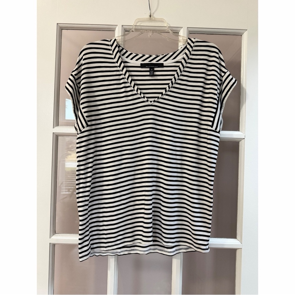 White House Black Market Black & White Striped Short Sleeve V-Neck Tee